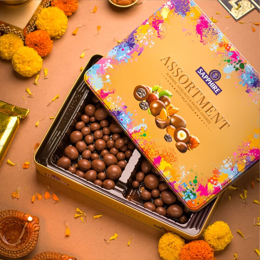 Assortment - Almonds, Raisins, Hazelnuts covered in Milk Chocolate 300 ...